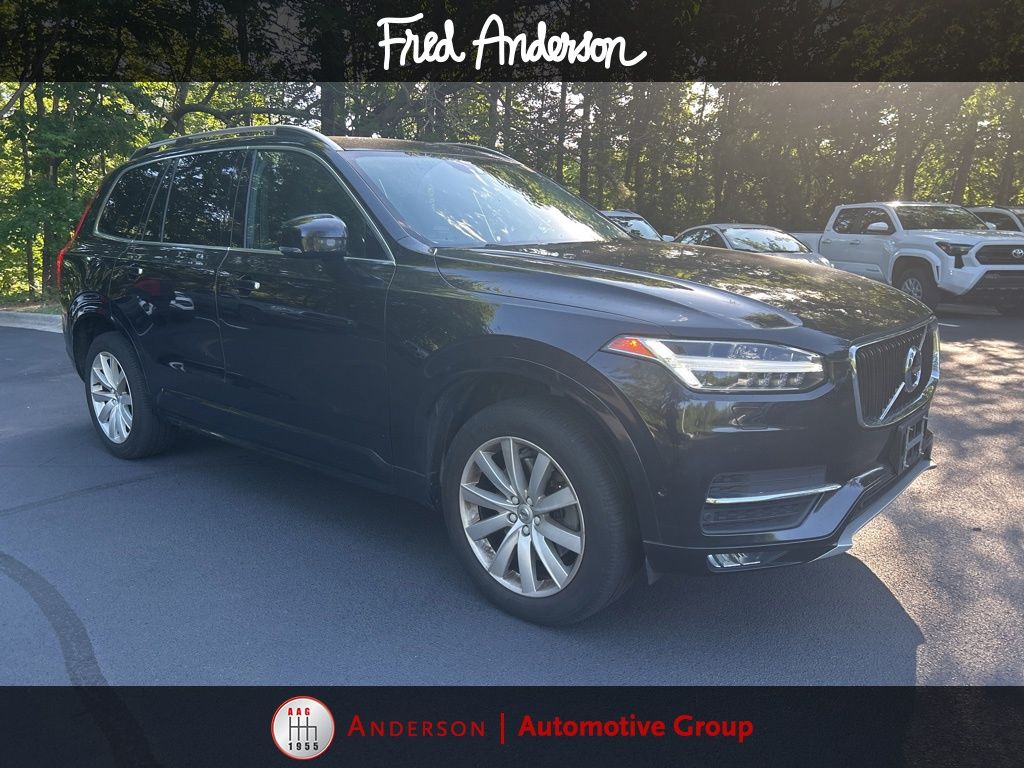 2016 Volvo XC90 T6 AWD Momentum's photo