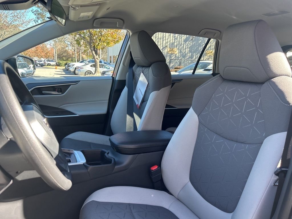 New 2025 Toyota RAV4 XLE SUV