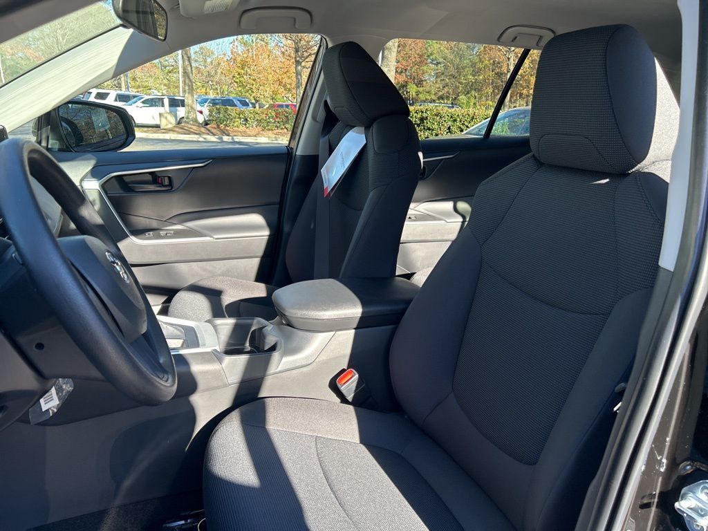 2025 Toyota RAV4 LE photo 3