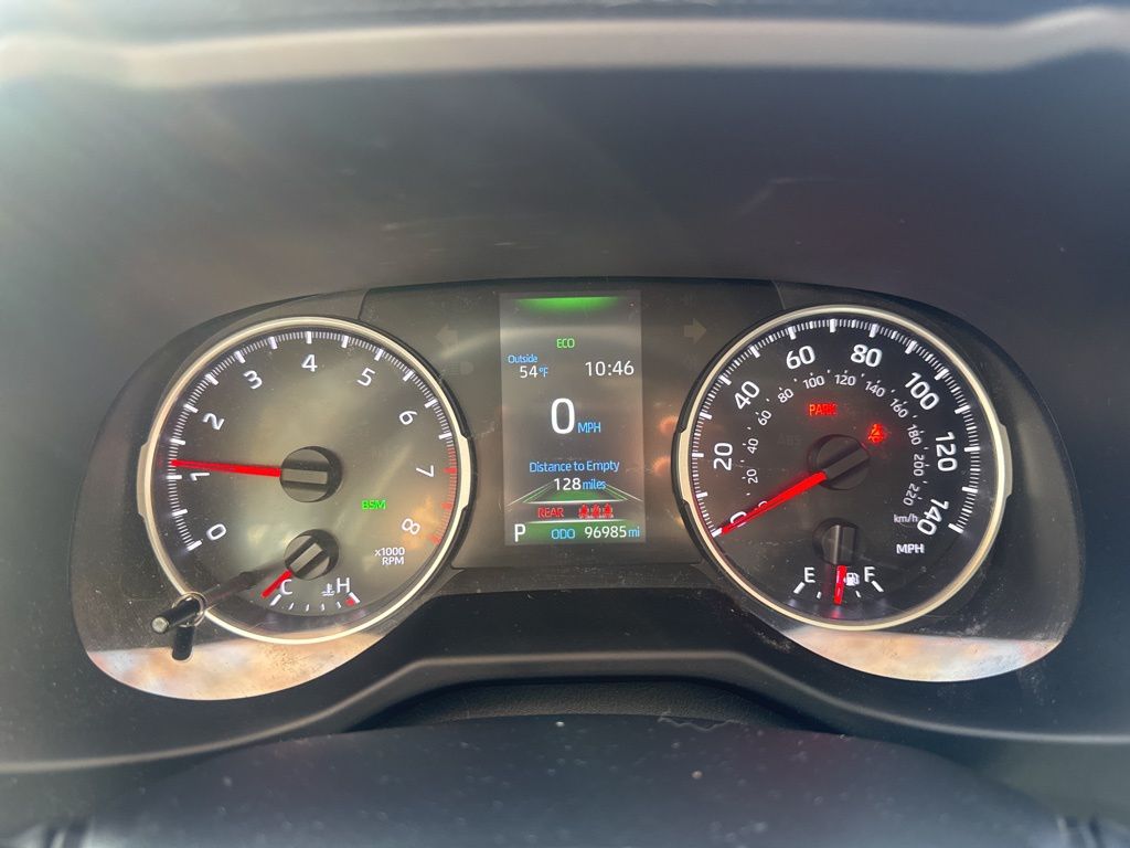 2021 Toyota RAV4 XLE photo 3