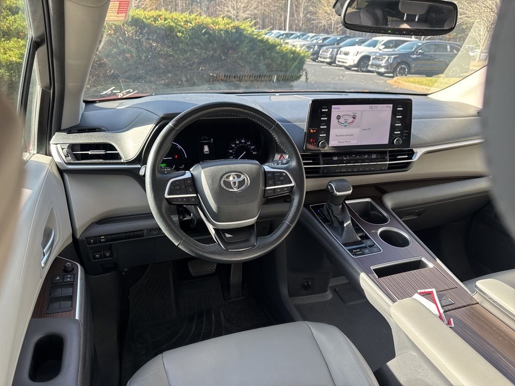 Used 2021 Toyota Sienna XLE Minivan/Van