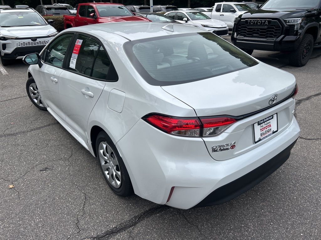 2025 Toyota Corolla LE photo 3
