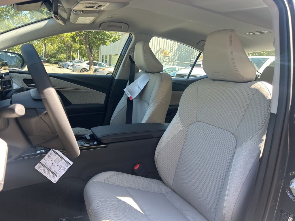 2026 Toyota Camry XLE photo 3