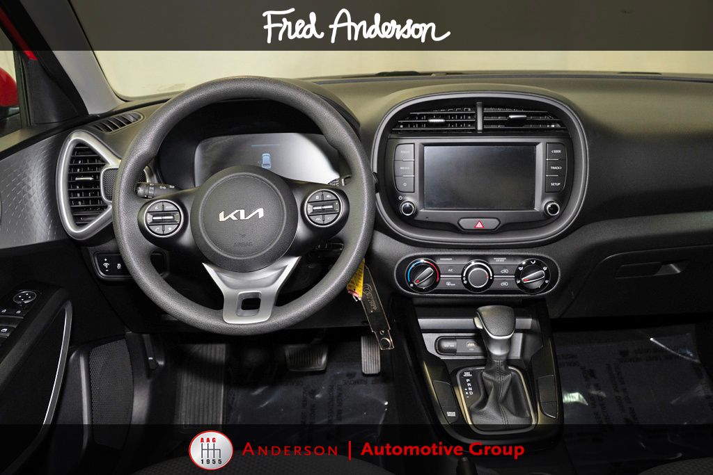 2023 Kia Soul LX photo 2