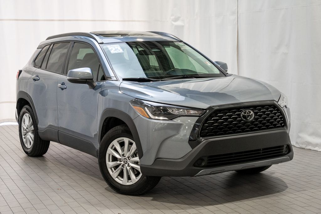 2023 Toyota Corolla Cross LE's photo