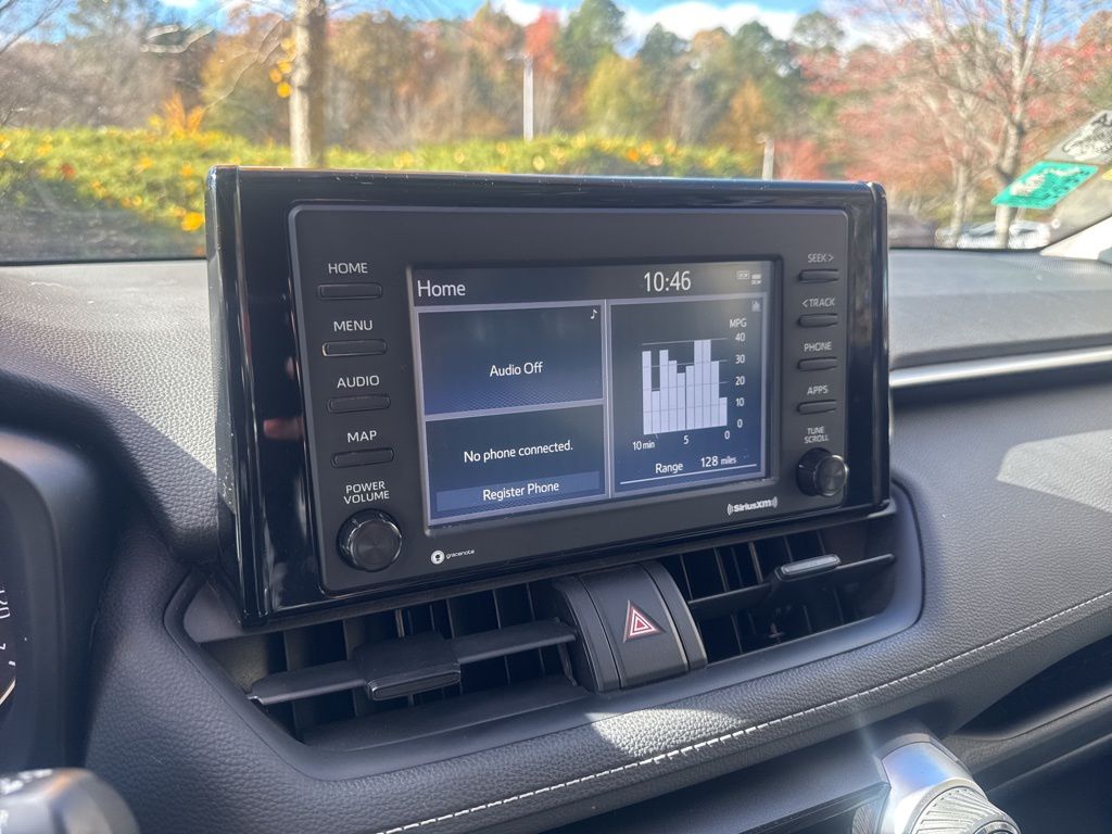 2021 Toyota RAV4 XLE photo 4