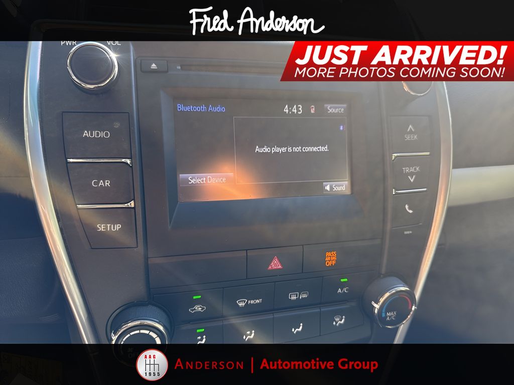 2016 Toyota Camry SE photo 4