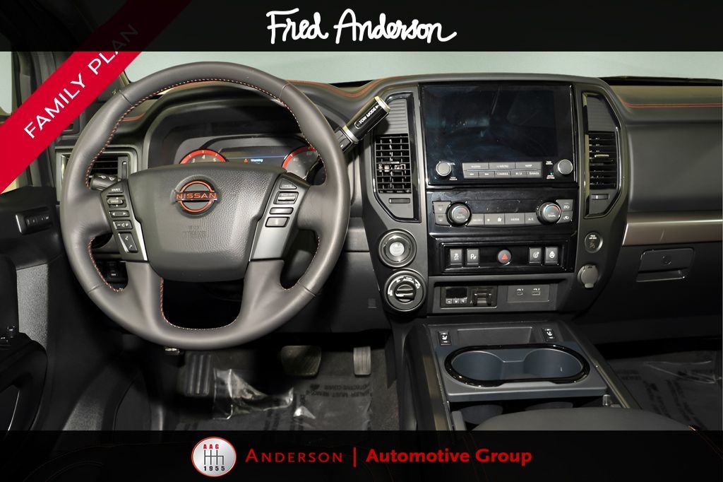 2024 Nissan Titan PRO-4X photo 2