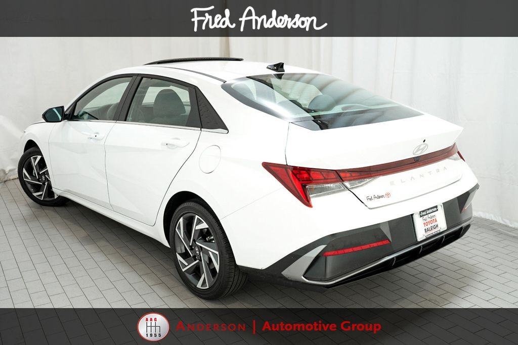 Used 2025 Hyundai Elantra SEL Convenience Sedan