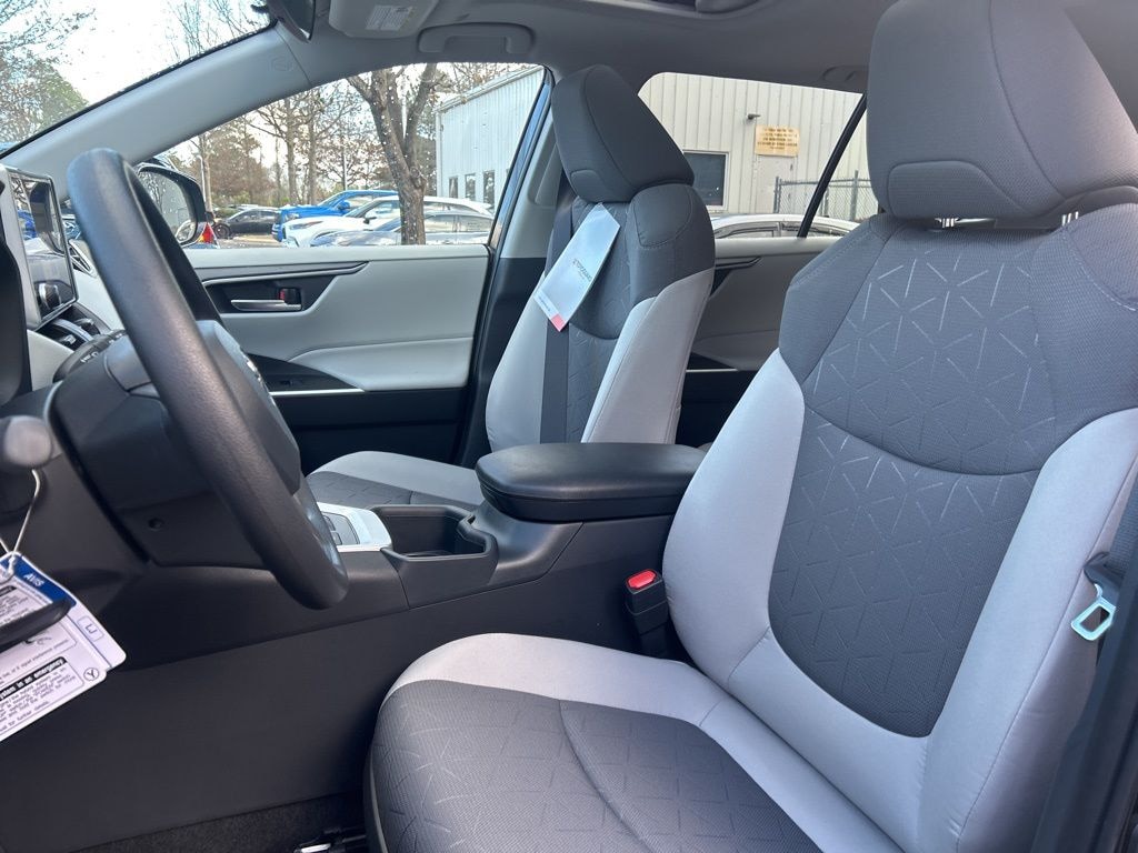 New 2025 Toyota RAV4 Hybrid XLE SUV