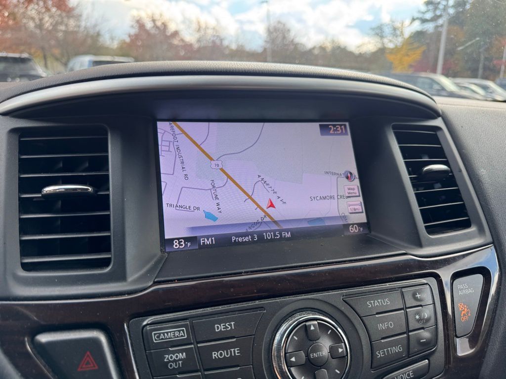 2015 Nissan Pathfinder SL photo 3