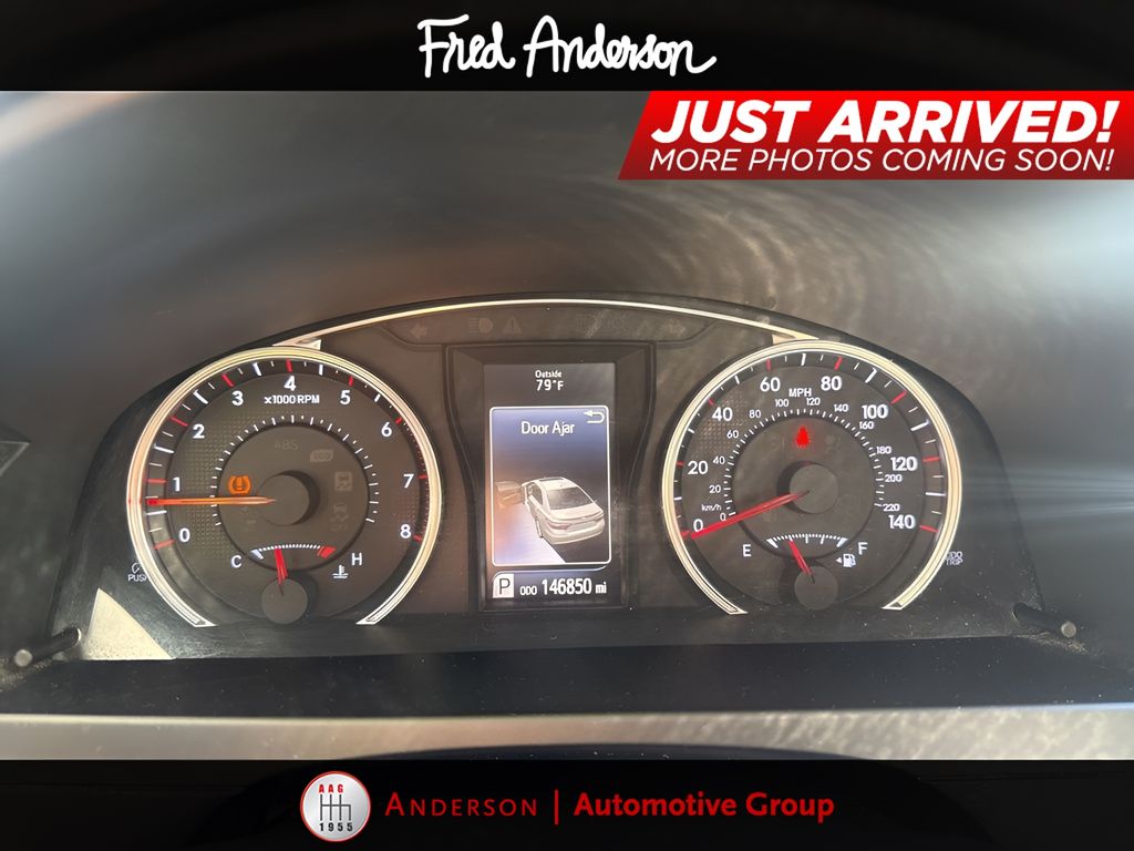 2016 Toyota Camry SE photo 3