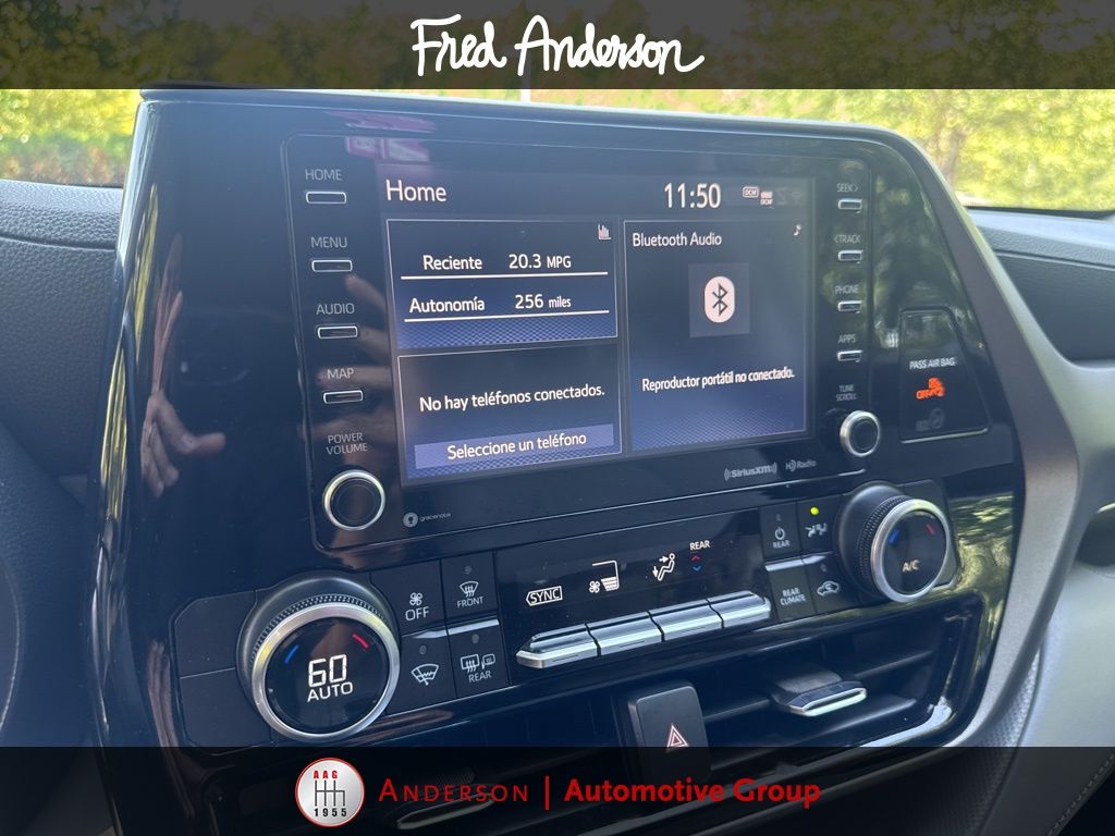 2021 Toyota Highlander LE photo 4