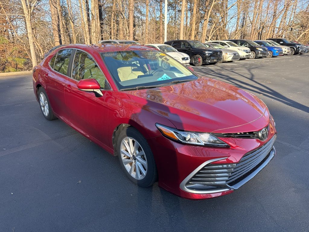 2021 Toyota Camry LE's photo