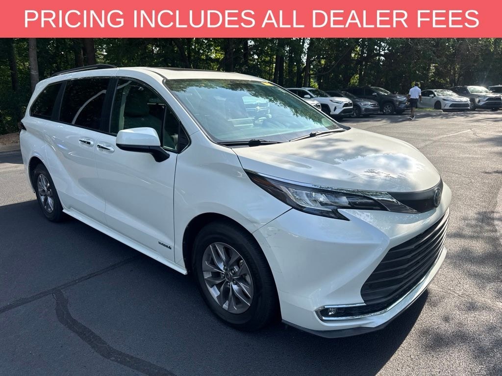 Used 2021 Toyota Sienna XLE Minivan/Van