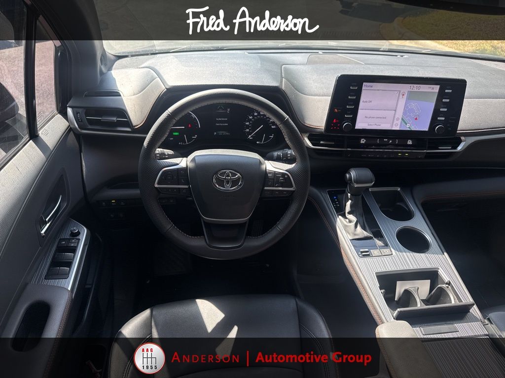 2024 Toyota Sienna XSE photo 2