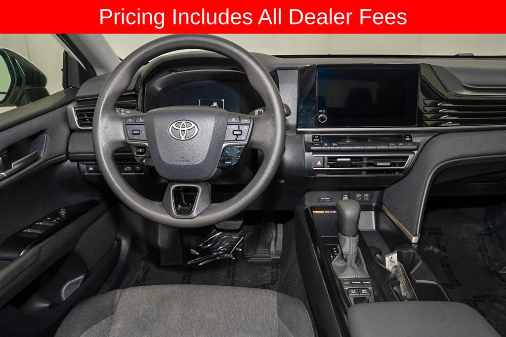 2025 Toyota Camry LE - Photo 6