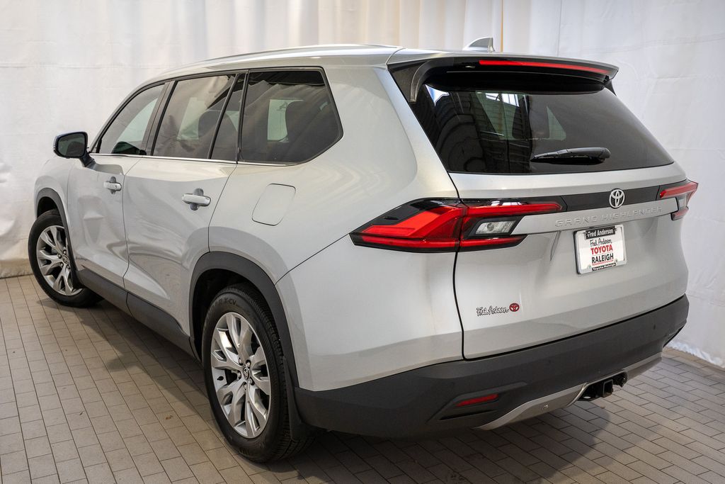 2024 Toyota Grand Highlander Limited photo 4
