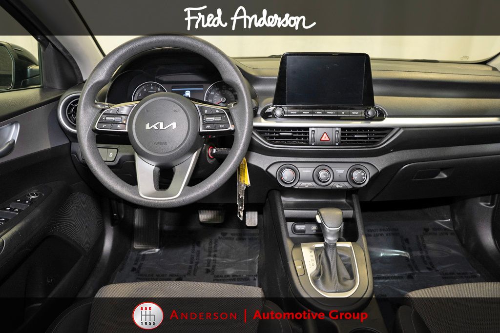 2023 Kia Forte LXS photo 2