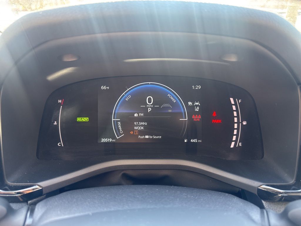 2025 Toyota Camry LE photo 3