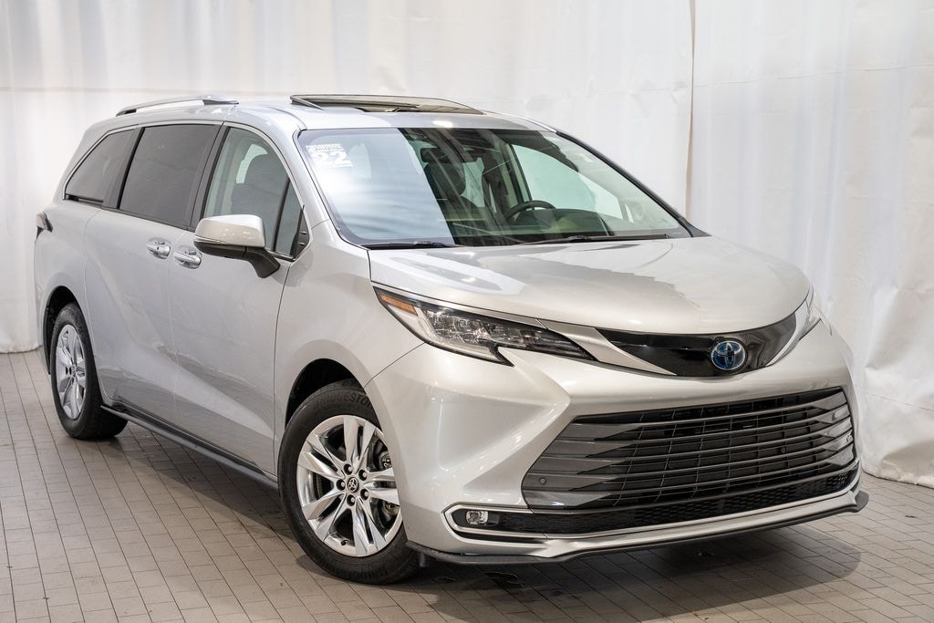 Certified 2022 Toyota Sienna Limited Minivan/Van