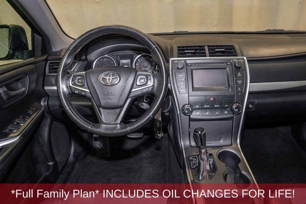 Used 2016 Toyota Camry SE Sedan
