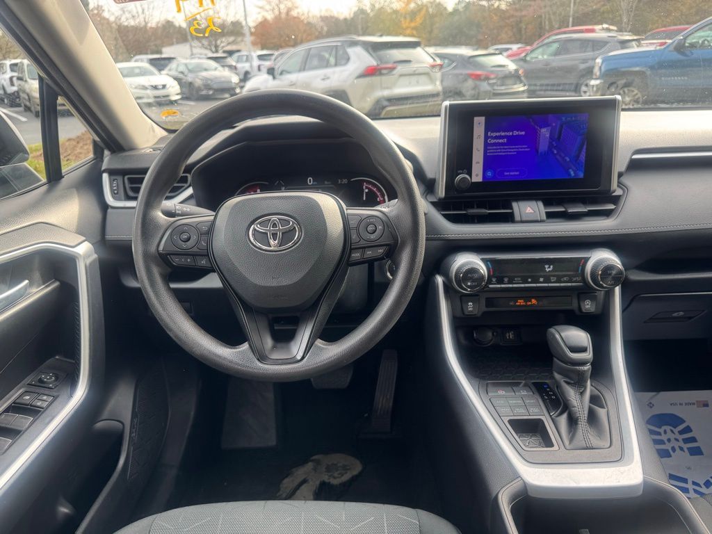 2023 Toyota RAV4 XLE photo 2