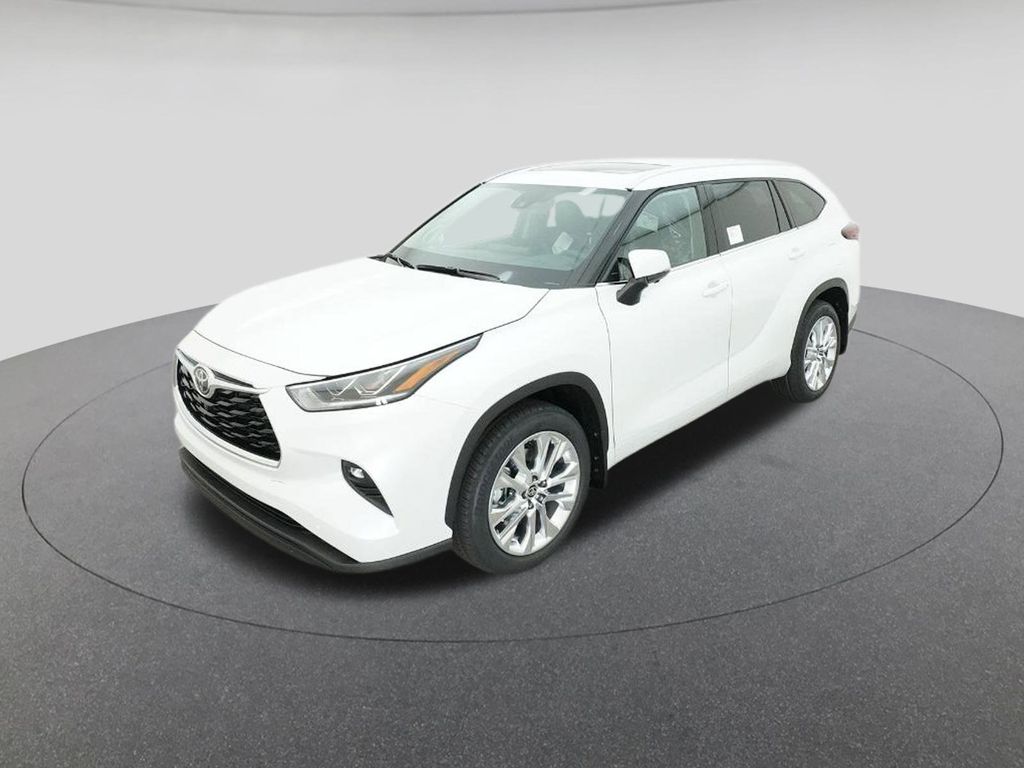2026 Toyota Highlander Limited's photo