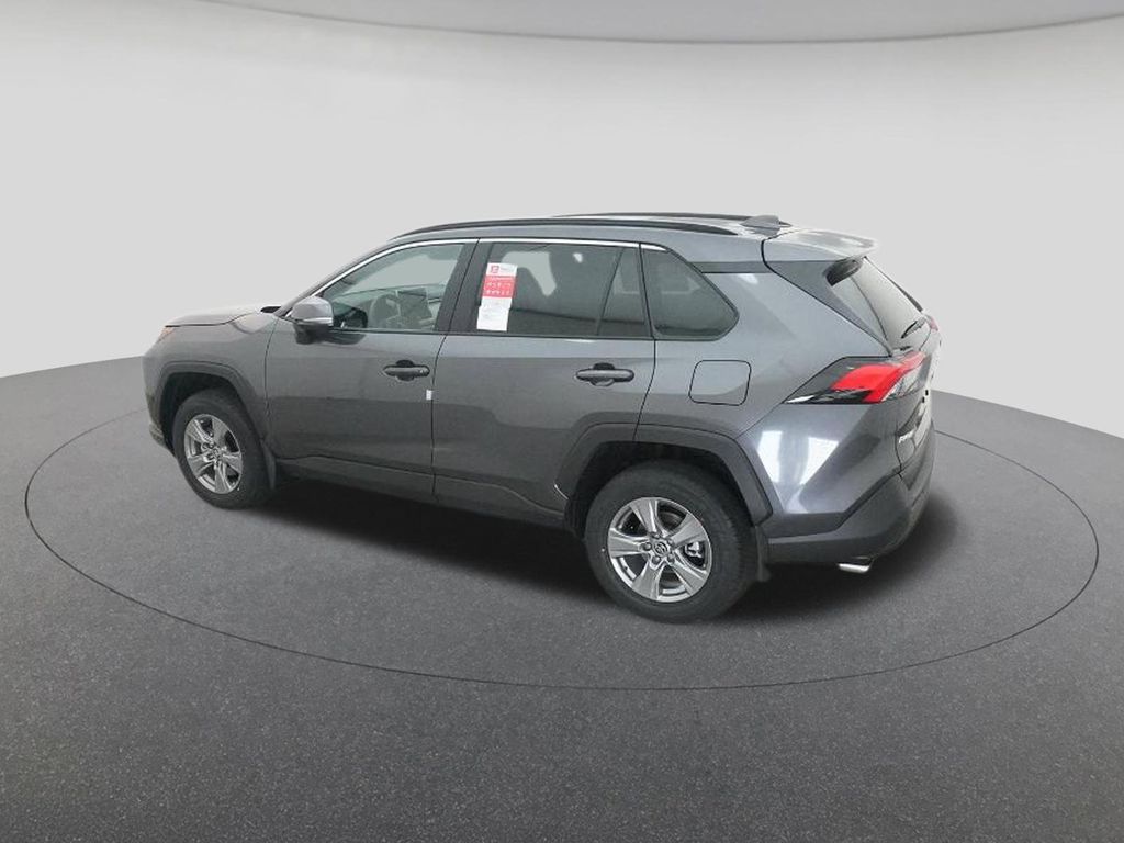 2025 Toyota RAV4 XLE photo 4