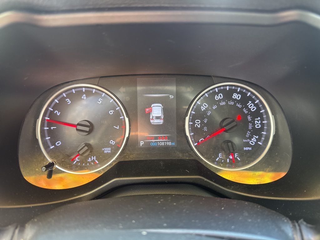 2019 Toyota RAV4 LE photo 3