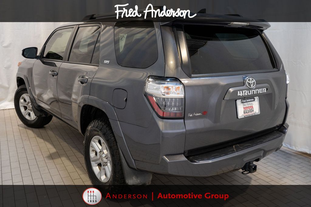 2019 Toyota 4Runner SR5 photo 4
