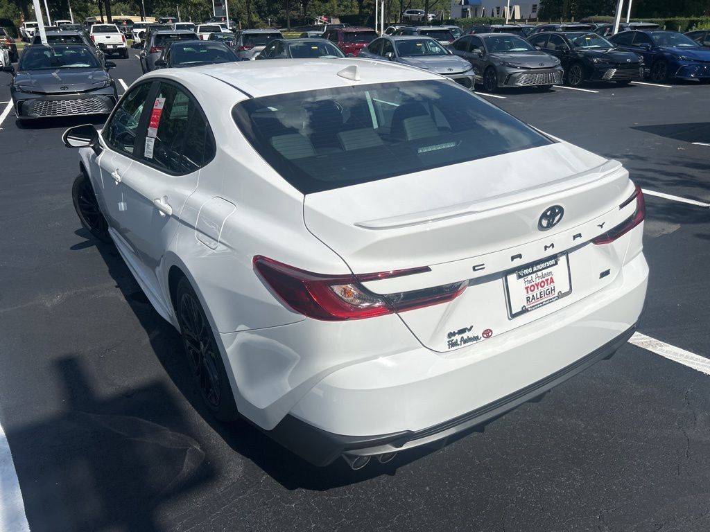 2025 Toyota Camry SE photo 3