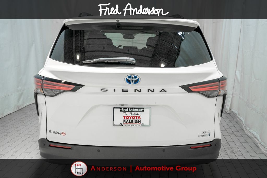 Certified 2021 Toyota Sienna XLE Minivan/Van