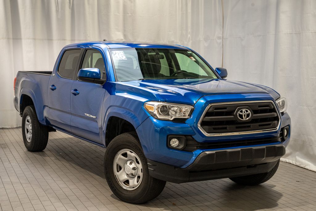2016 Toyota Tacoma SR5's photo