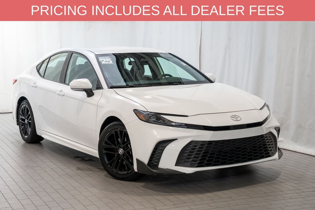 Used 2025 Toyota Camry SE Sedan