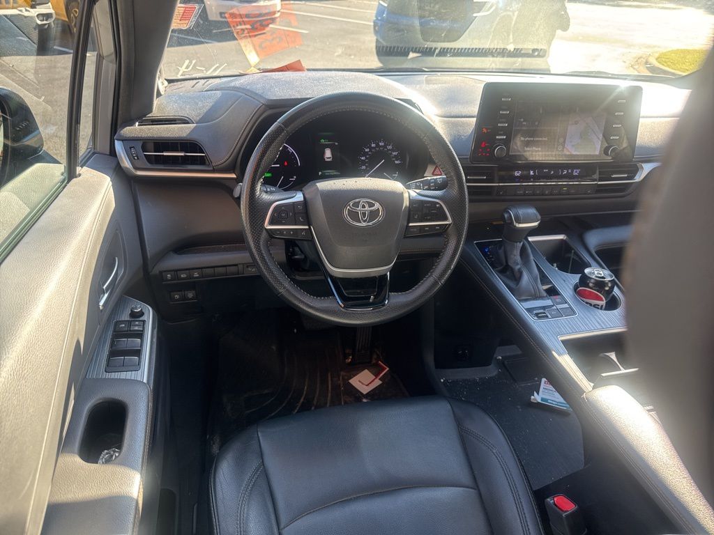 2022 Toyota Sienna Woodland Edition XLE photo 2