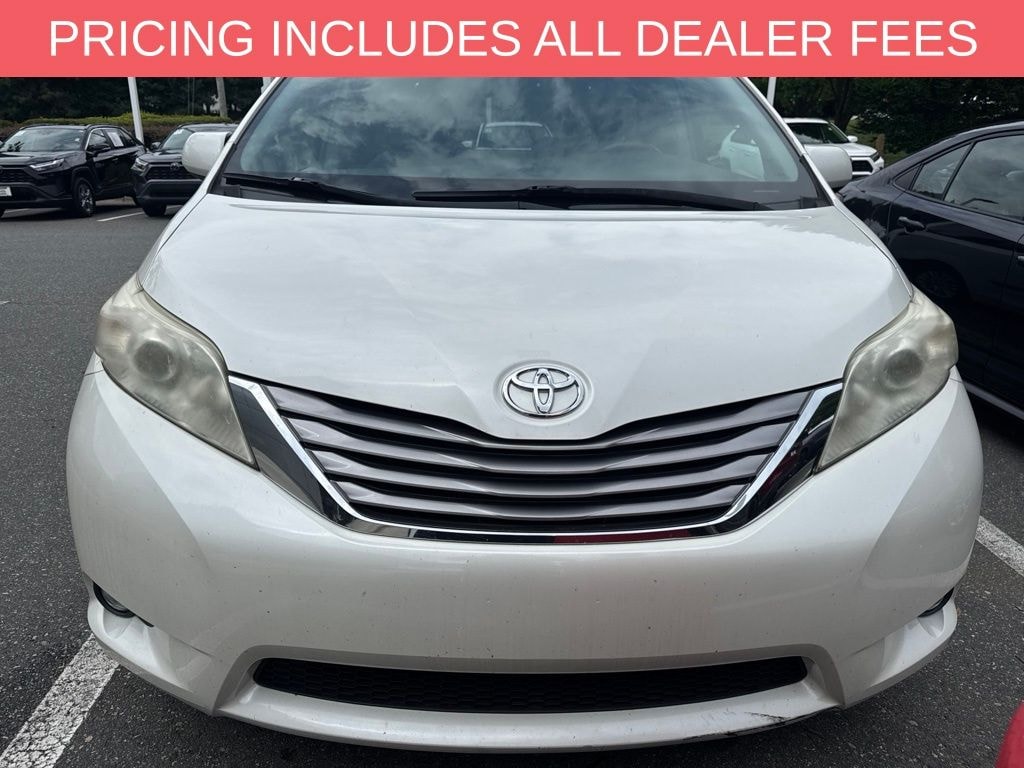 Used 2017 Toyota Sienna XLE Minivan/Van