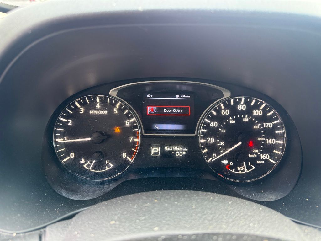 2015 Nissan Pathfinder SL photo 2