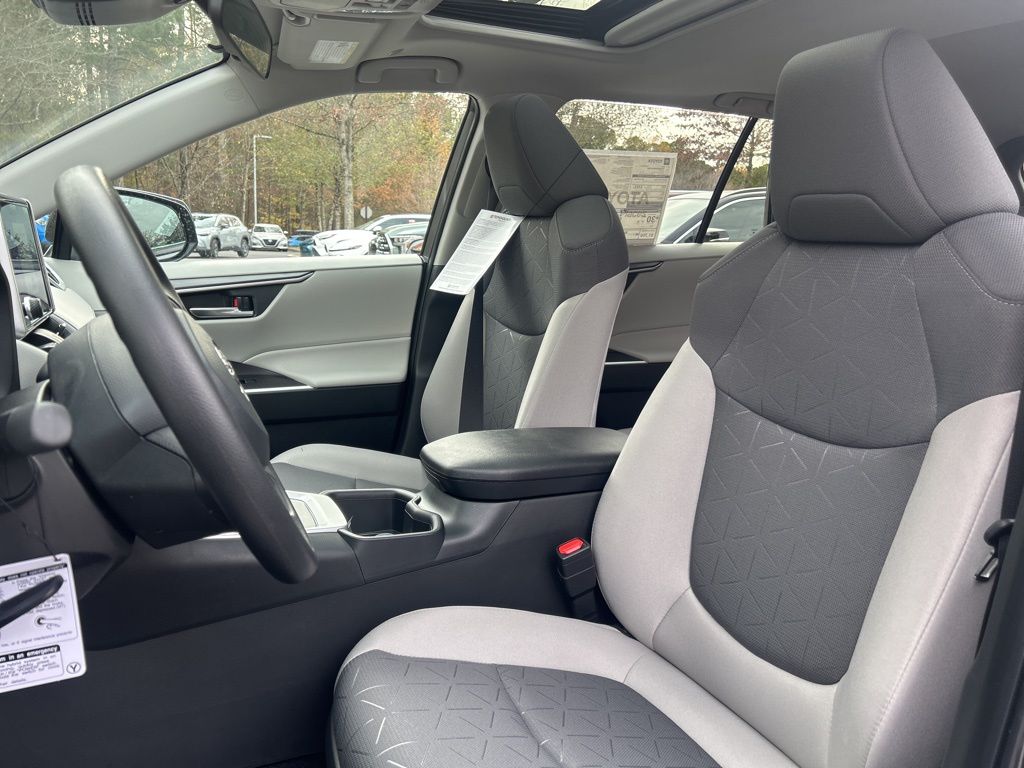 2025 Toyota RAV4 XLE photo 2