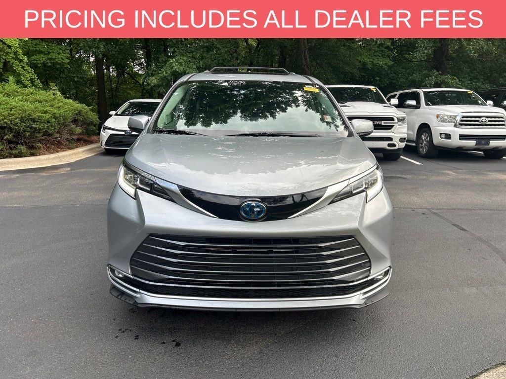 Used 2021 Toyota Sienna Limited Minivan/Van