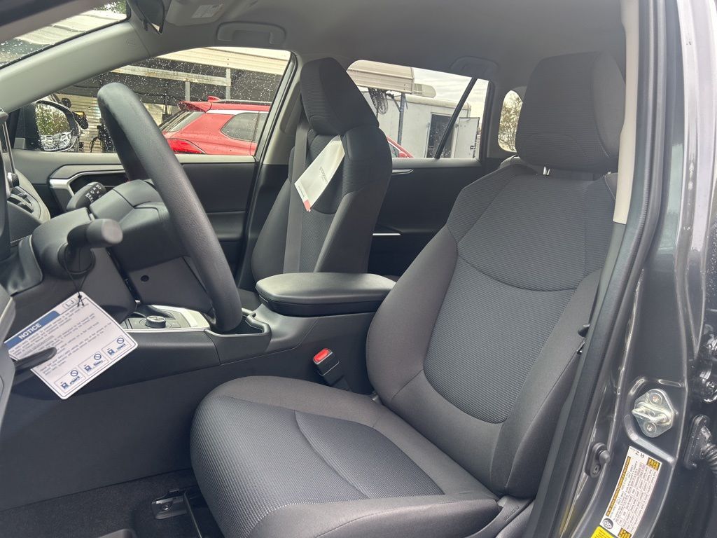 2025 Toyota RAV4 Hybrid LE photo 2
