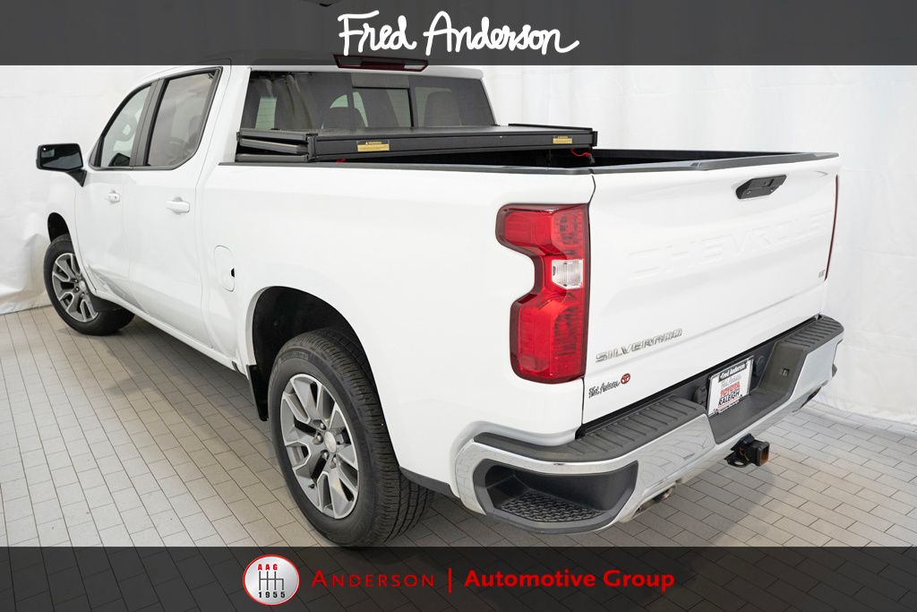 2022 Chevrolet Silverado 1500 LT photo 2