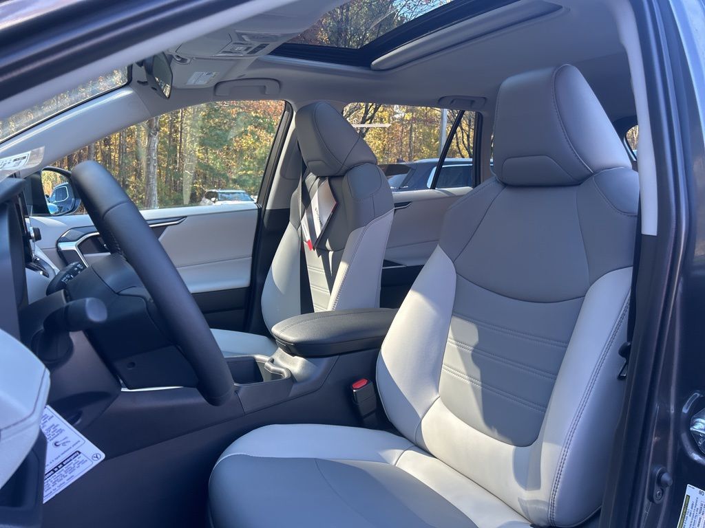 2025 Toyota RAV4 XLE Premium photo 3