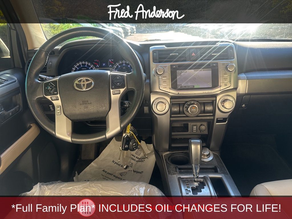 2017 Toyota 4Runner SR5 Premium photo 2