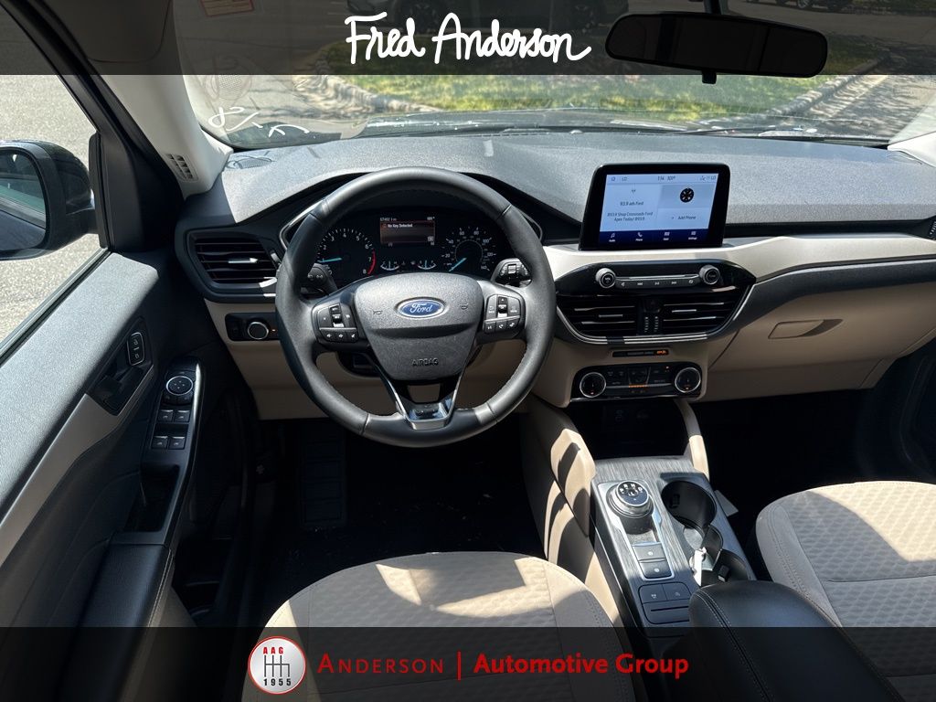 2022 Ford Escape SE photo 2