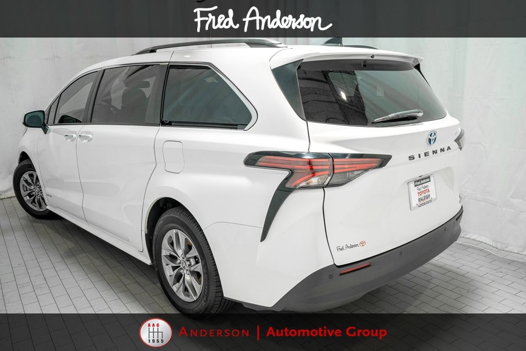 Certified 2021 Toyota Sienna XLE Minivan/Van