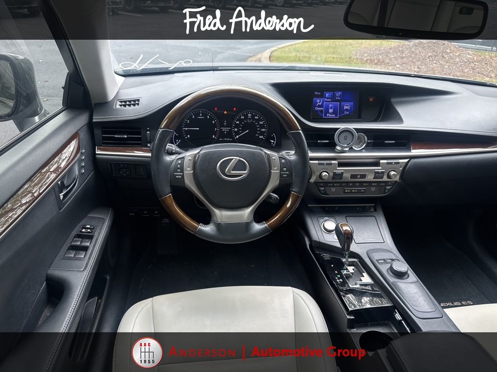 2013 Lexus ES 350 photo 2