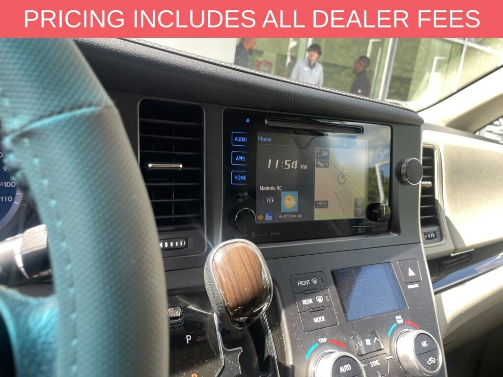 Used 2017 Toyota Sienna XLE Minivan/Van
