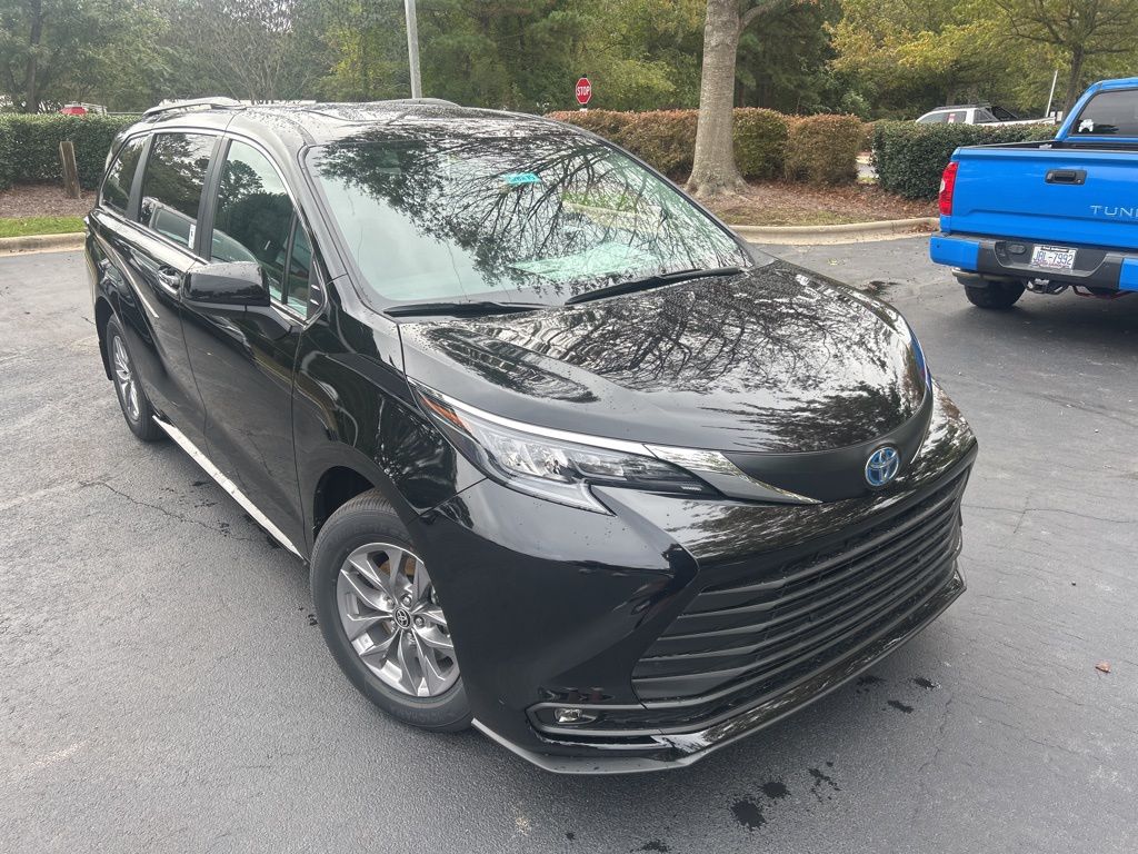 2025 Toyota Sienna XLE
