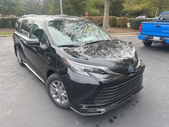 2025 Toyota Sienna XLE Van Passenger Van